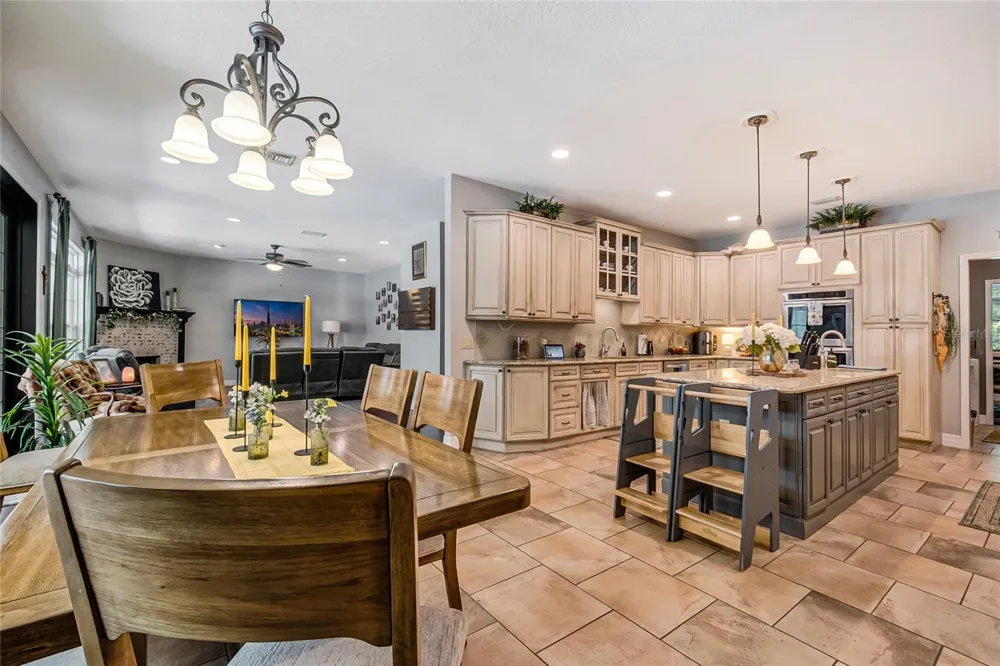 450 VALLEY STREAM DRIVE Geneva, FL 32732