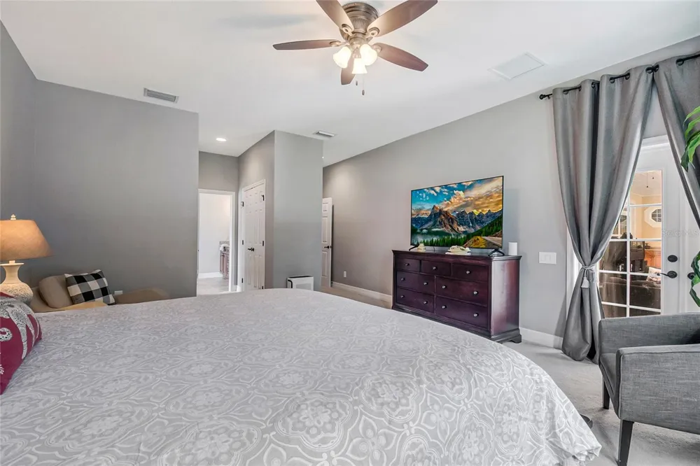 450 VALLEY STREAM DRIVE Geneva, FL 32732