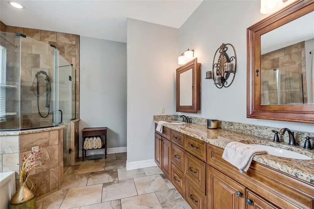 450 VALLEY STREAM DRIVE Geneva, FL 32732