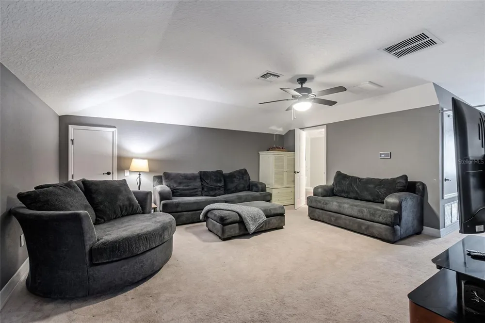 450 VALLEY STREAM DRIVE Geneva, FL 32732