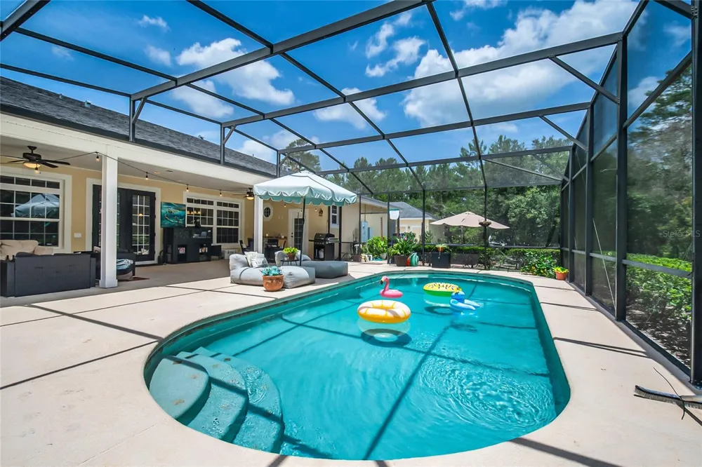 450 VALLEY STREAM DRIVE Geneva, FL 32732