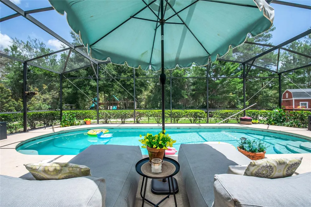 450 VALLEY STREAM DRIVE Geneva, FL 32732