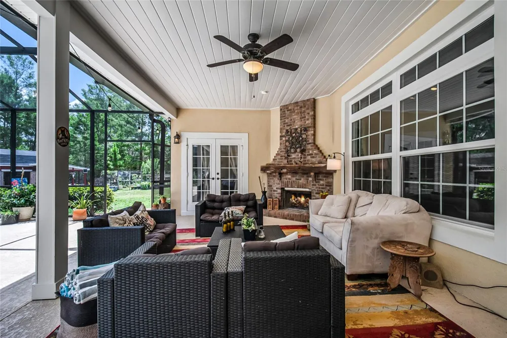 450 VALLEY STREAM DRIVE Geneva, FL 32732