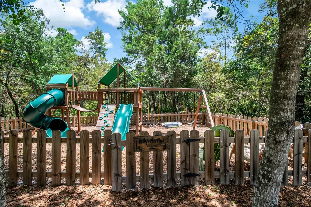 450 VALLEY STREAM DRIVE Geneva, FL 32732