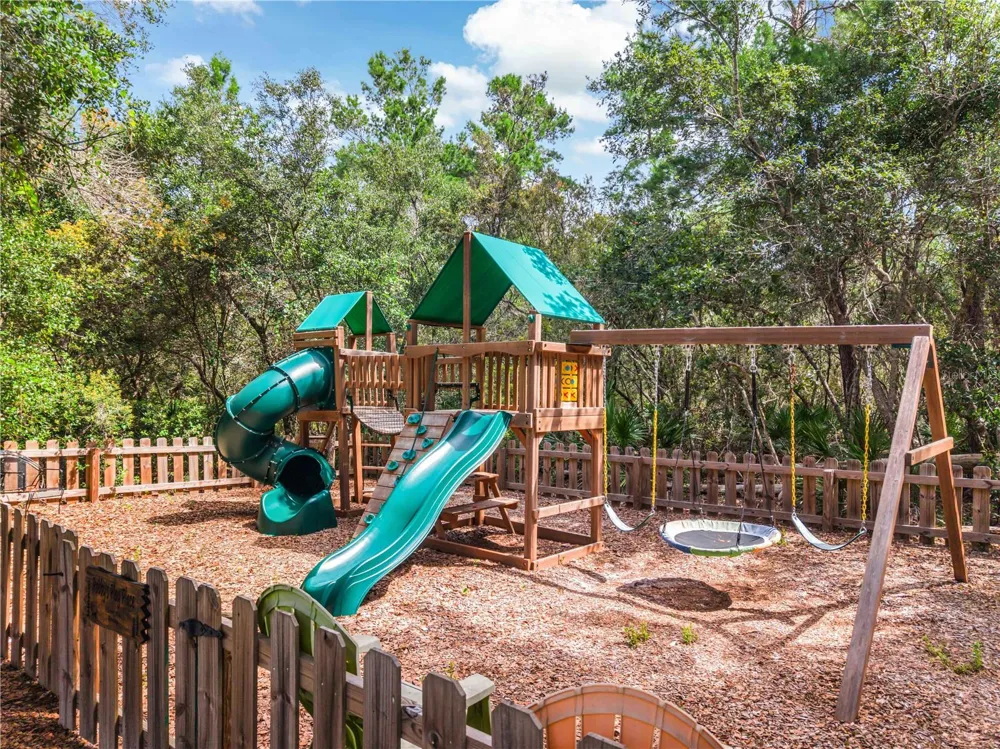 450 VALLEY STREAM DRIVE Geneva, FL 32732