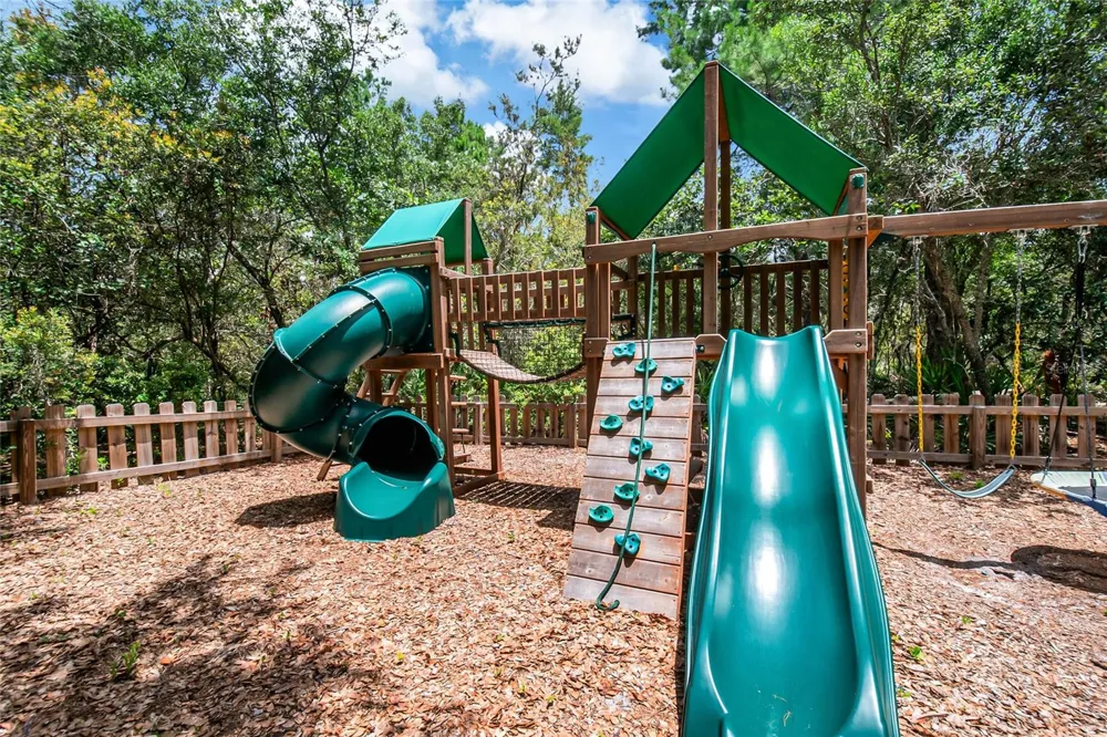 450 VALLEY STREAM DRIVE Geneva, FL 32732