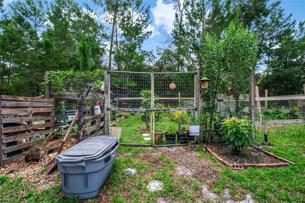 450 VALLEY STREAM DRIVE Geneva, FL 32732