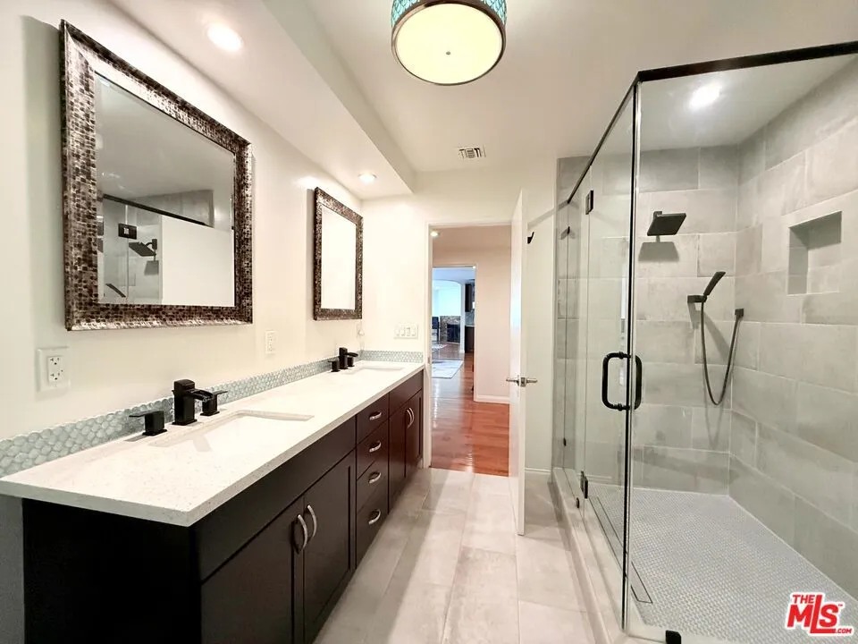 5500 Shenandoah Avenue Los Angeles, CA 90056