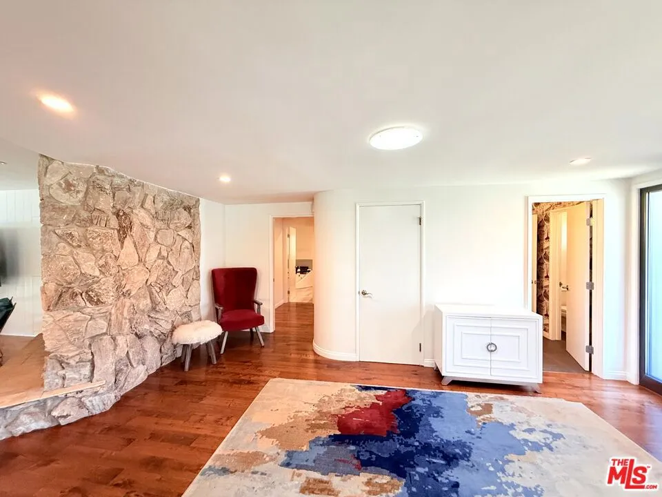 5500 Shenandoah Avenue Los Angeles, CA 90056