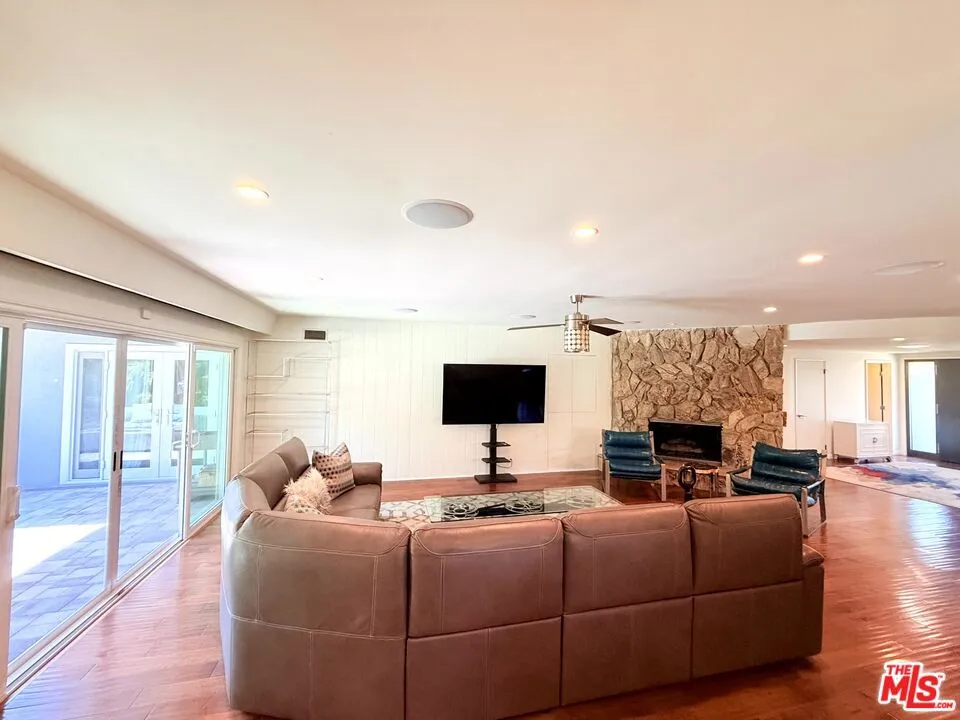 5500 Shenandoah Avenue Los Angeles, CA 90056
