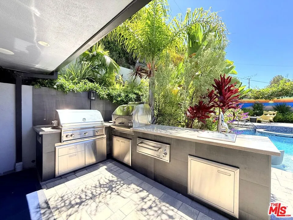 5500 Shenandoah Avenue Los Angeles, CA 90056