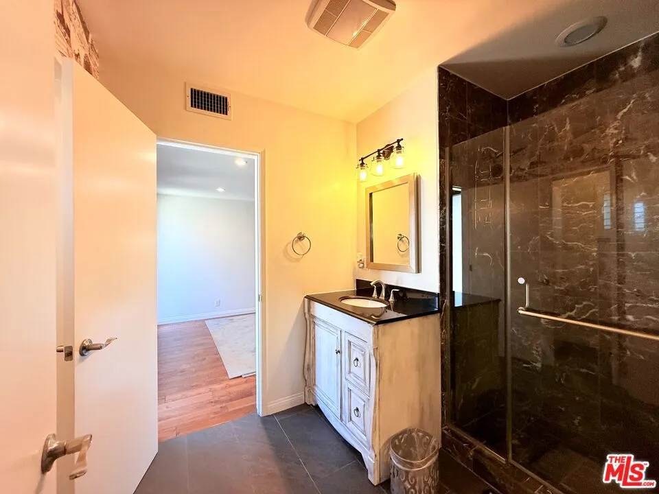 5500 Shenandoah Avenue Los Angeles, CA 90056