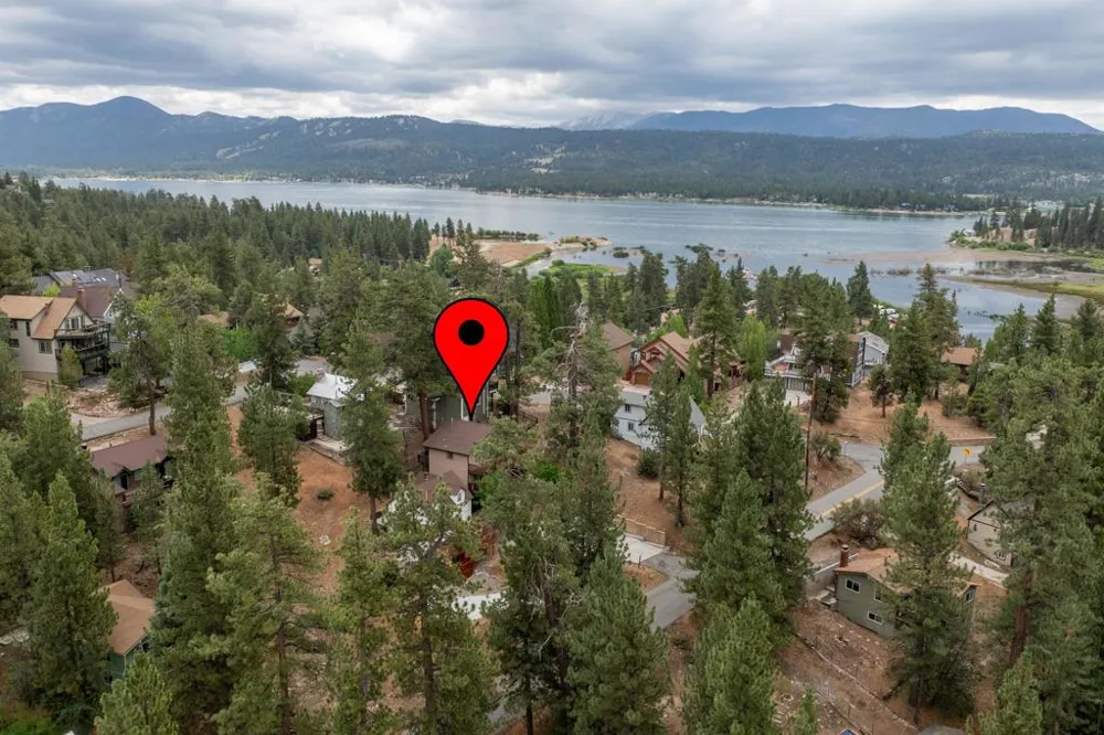 1087 Brookside Lane Fawnskin, CA 92333