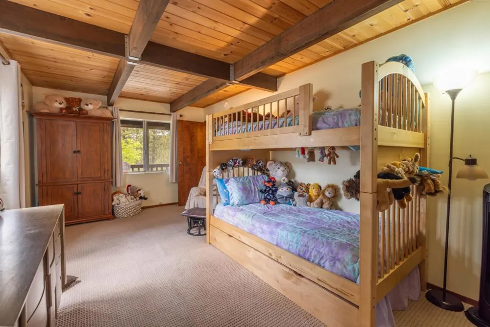 1087 Brookside Lane Fawnskin, CA 92333