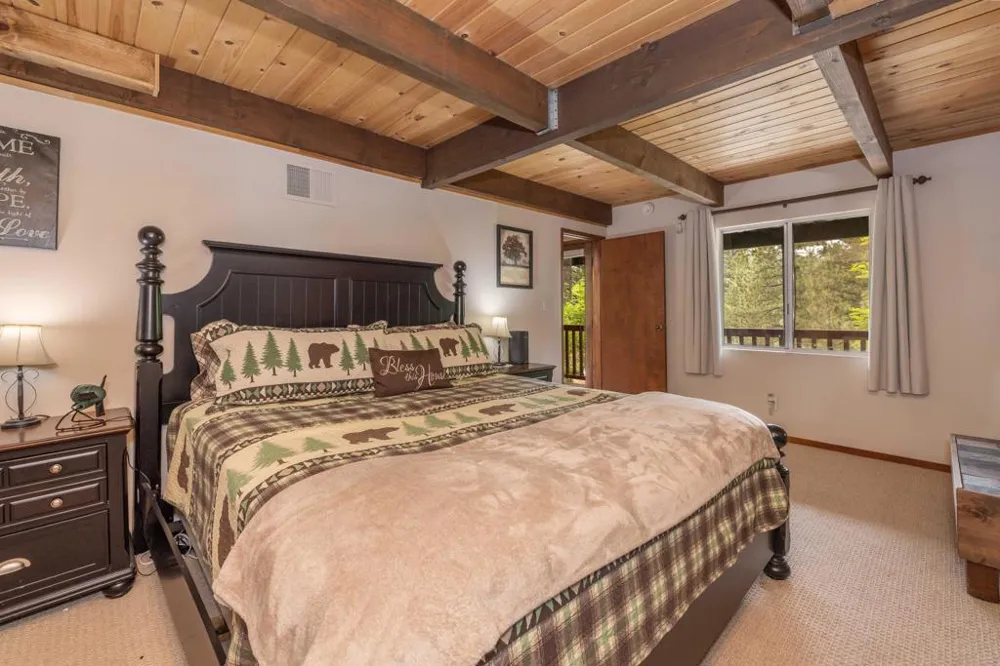 1087 Brookside Lane Fawnskin, CA 92333
