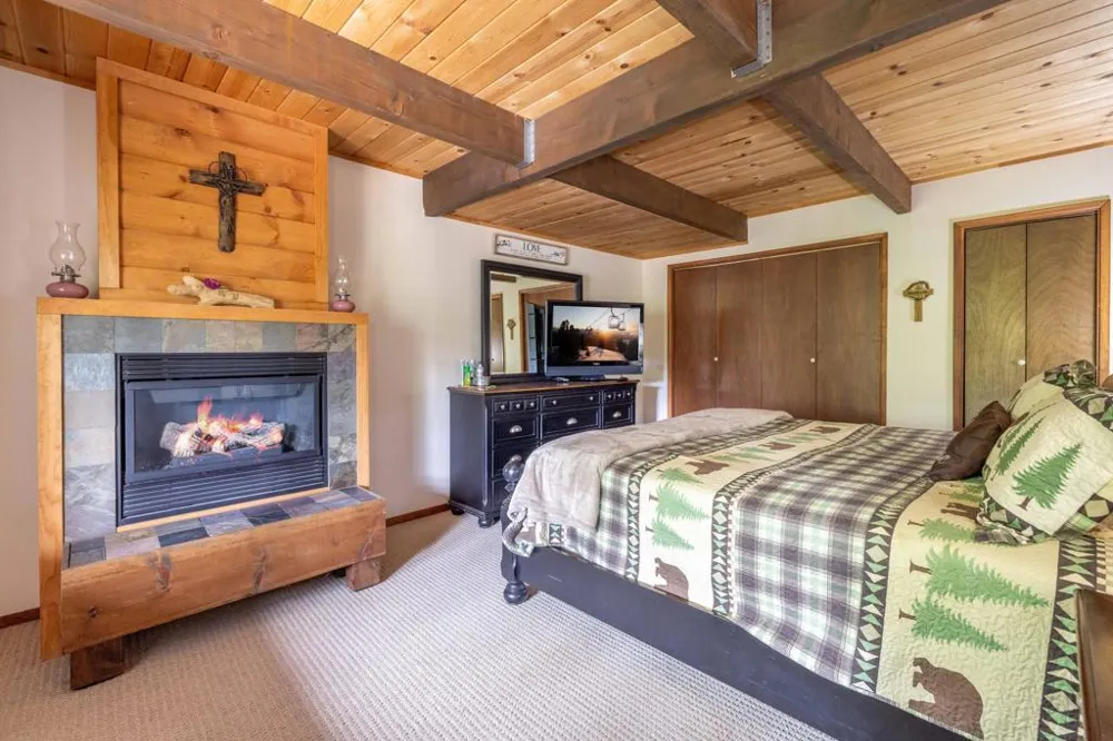 1087 Brookside Lane Fawnskin, CA 92333