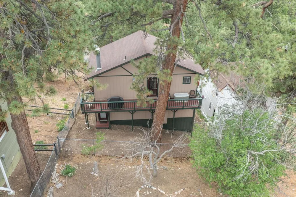 1087 Brookside Lane Fawnskin, CA 92333
