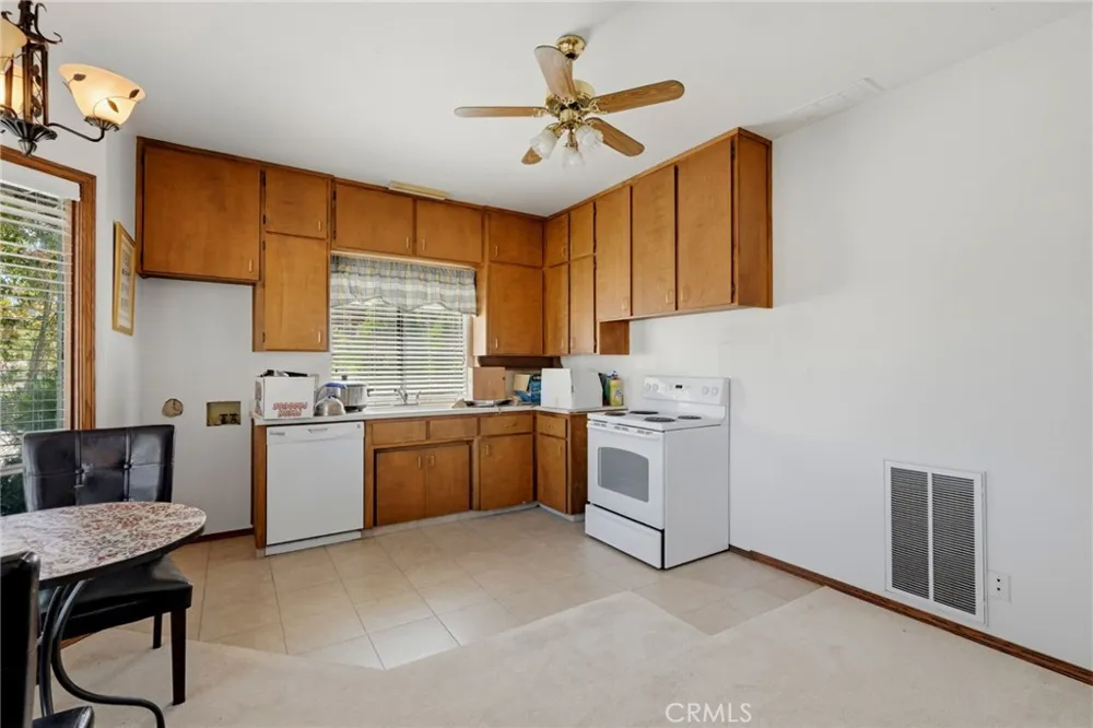 31061 Palm Exeter, CA 93221