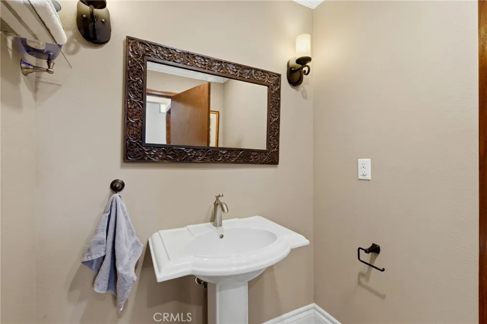 31061 Palm Exeter, CA 93221