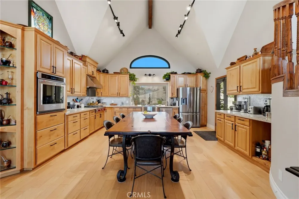 31061 Palm Exeter, CA 93221