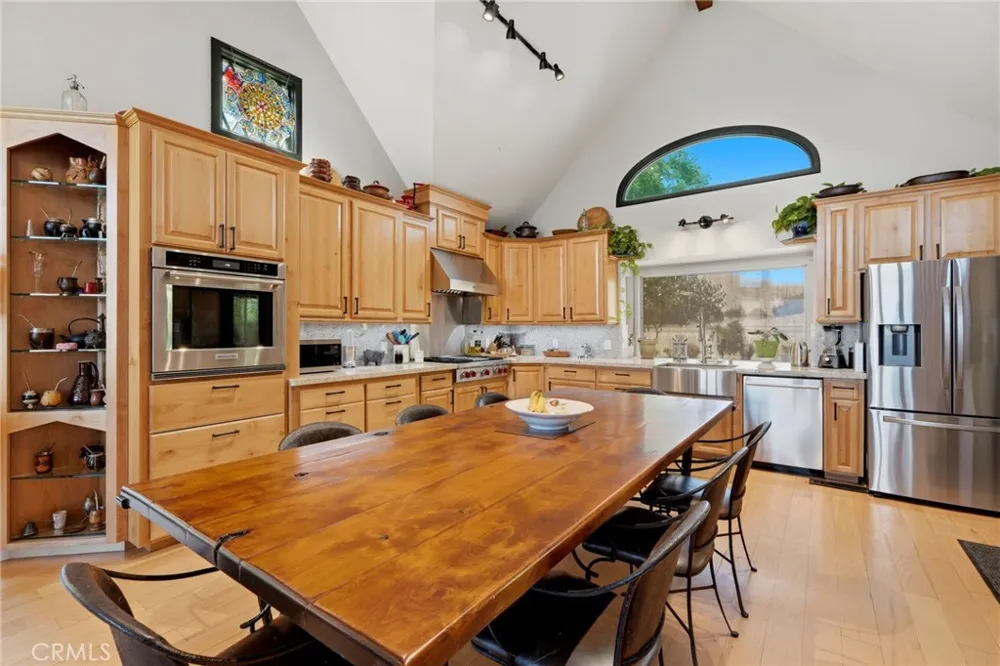 31061 Palm Exeter, CA 93221