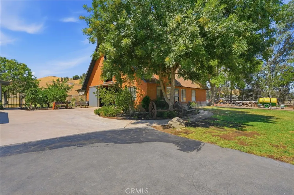 31061 Palm Exeter, CA 93221