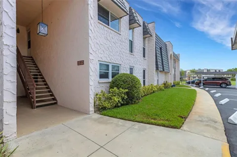 114 FERNWOOD CIRCLE #114