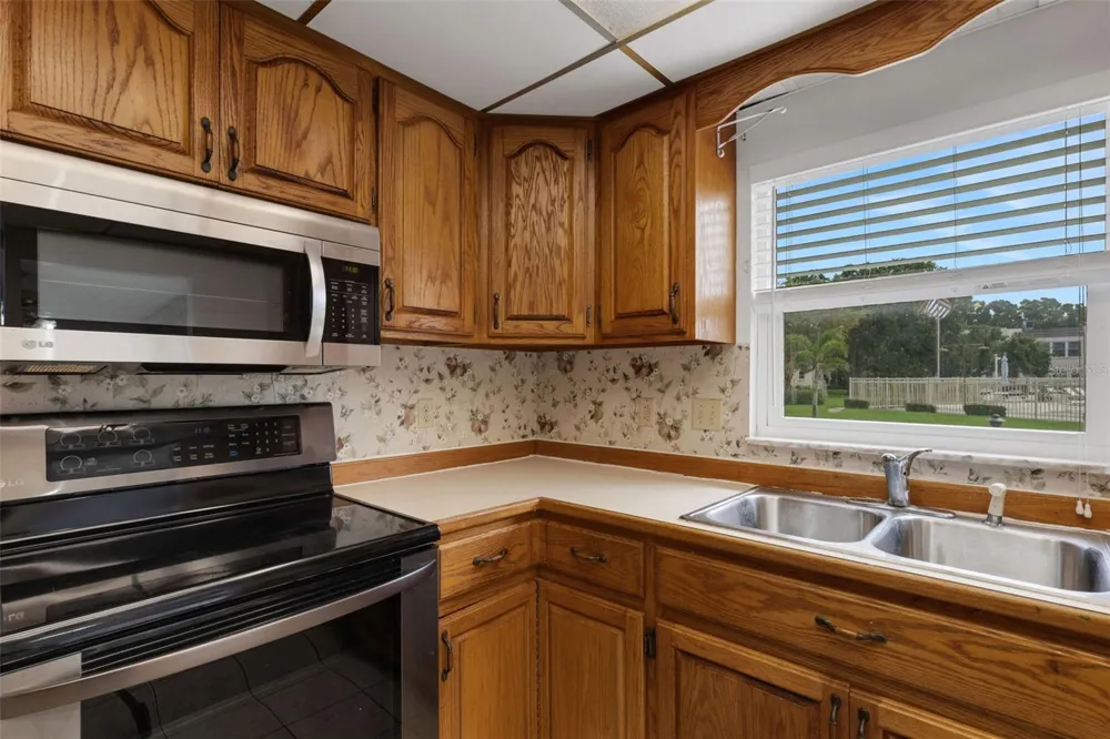 114 FERNWOOD CIRCLE #114 Seminole, FL 33777