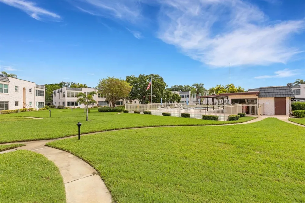 114 FERNWOOD CIRCLE #114 Seminole, FL 33777