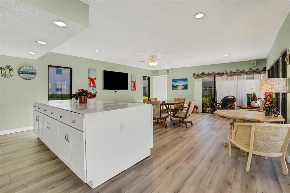114 FERNWOOD CIRCLE #114 Seminole, FL 33777