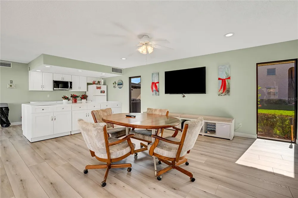 114 FERNWOOD CIRCLE #114 Seminole, FL 33777