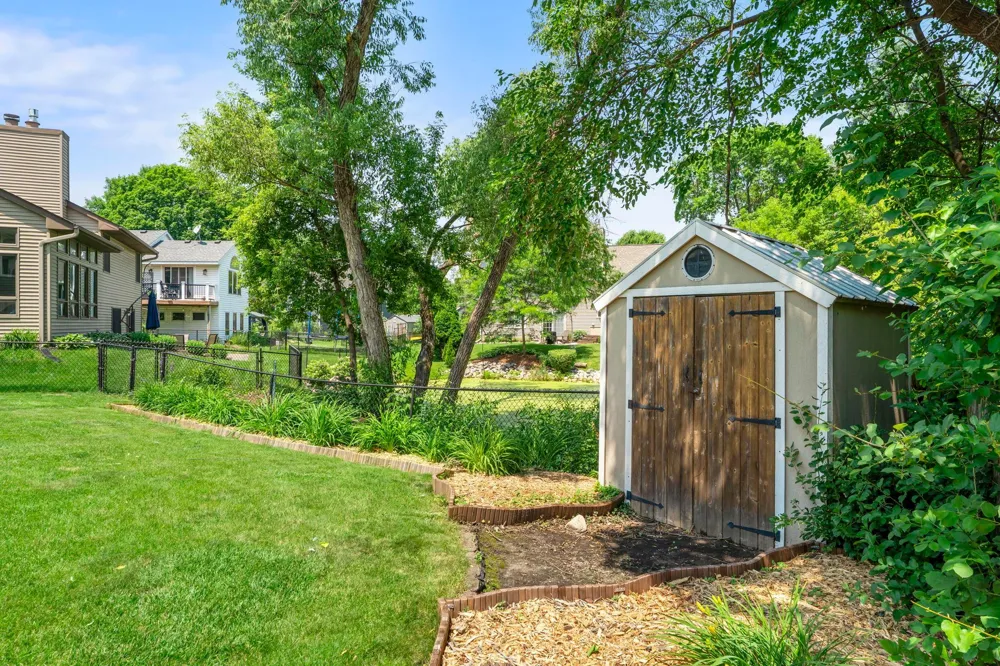 6522 Gray Fox Curve Chanhassen, MN 55317