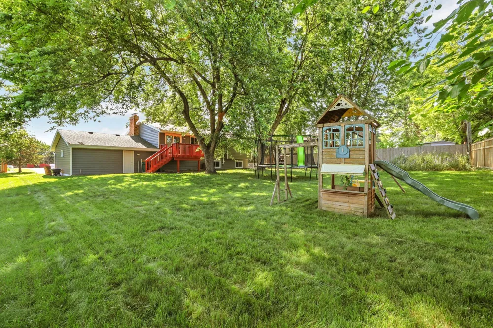 2741 Xylon Avenue New Hope, MN 55427