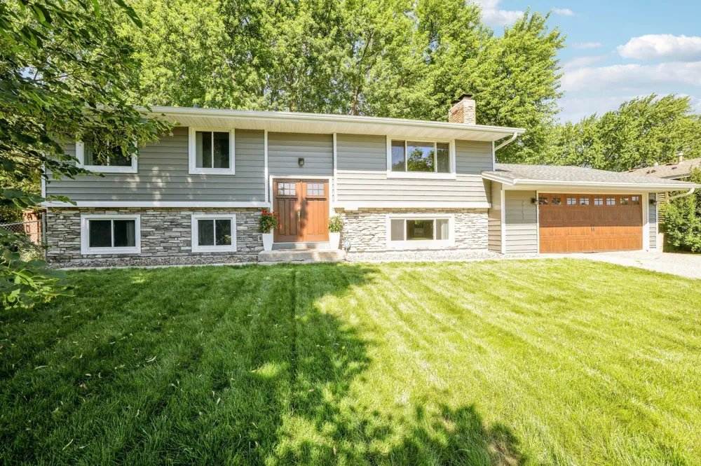 2741 Xylon Avenue New Hope, MN 55427