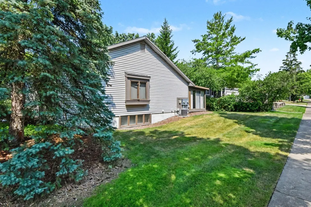 2779 Mulford Drive SE Grand Rapids, MI 49546