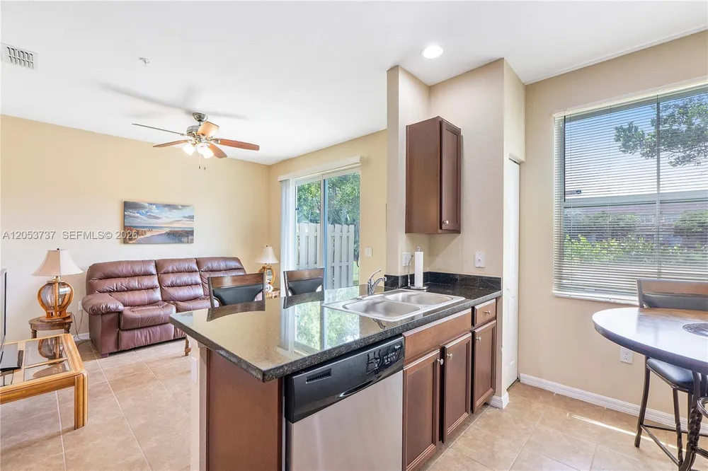 2851 W Prospect Rd #1307 Tamarac, FL 33309
