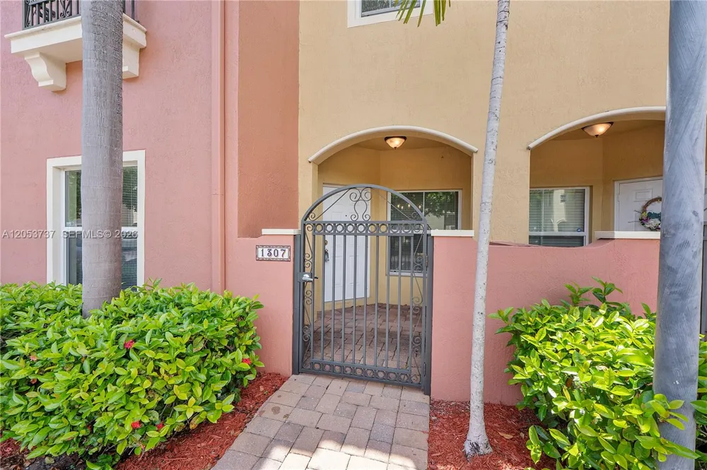 2851 W Prospect Rd #1307 Tamarac, FL 33309