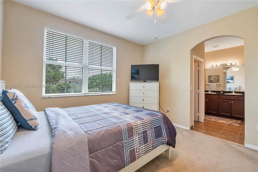 2851 W Prospect Rd #1307 Tamarac, FL 33309