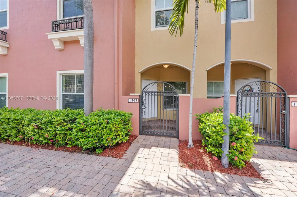 2851 W Prospect Rd #1307 Tamarac, FL 33309