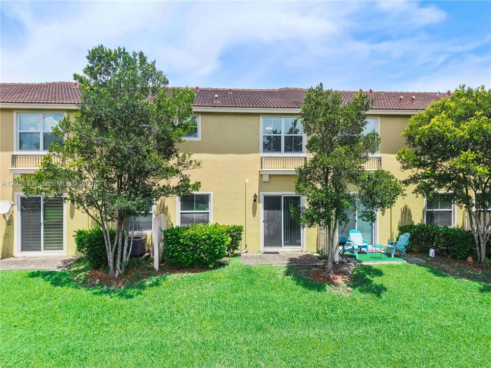2851 W Prospect Rd #1307 Tamarac, FL 33309