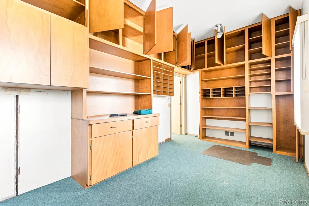 9735 Dolan Road Columbus Township, MI 48063