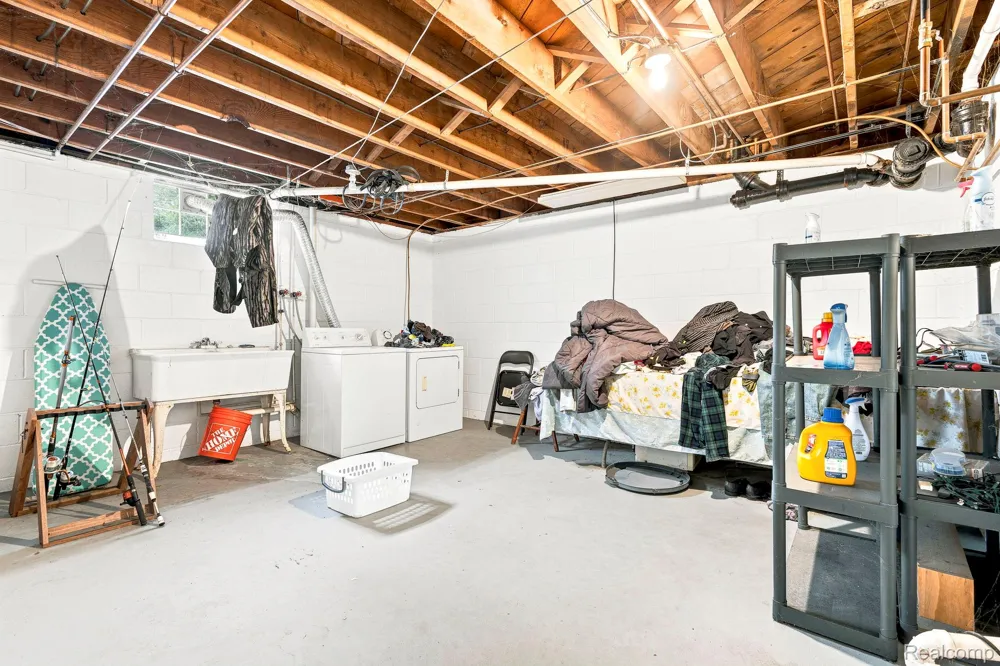 9735 Dolan Road Columbus Township, MI 48063