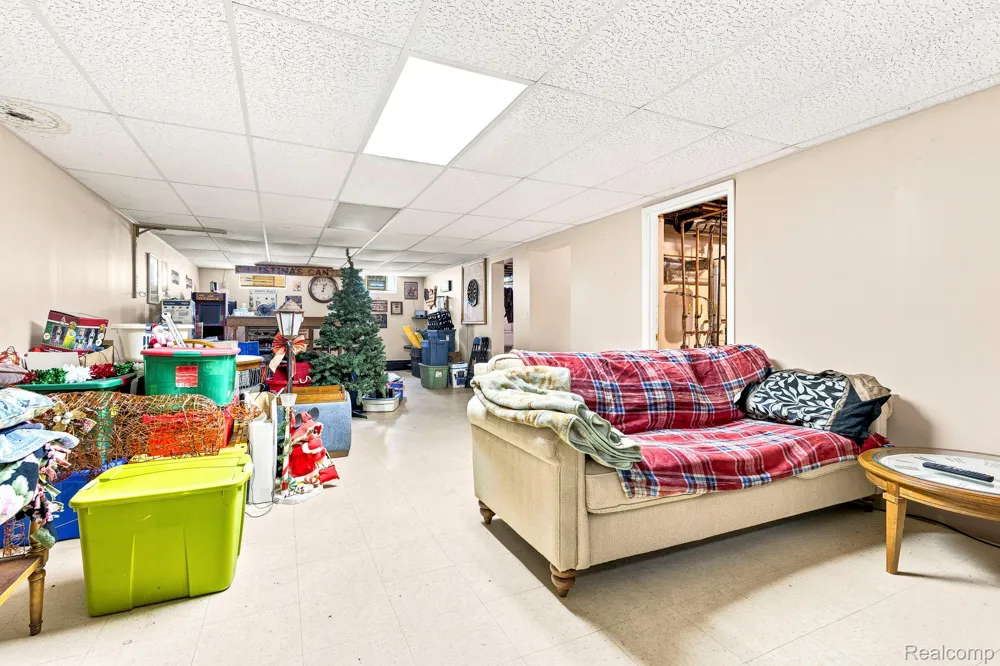 9735 Dolan Road Columbus Township, MI 48063