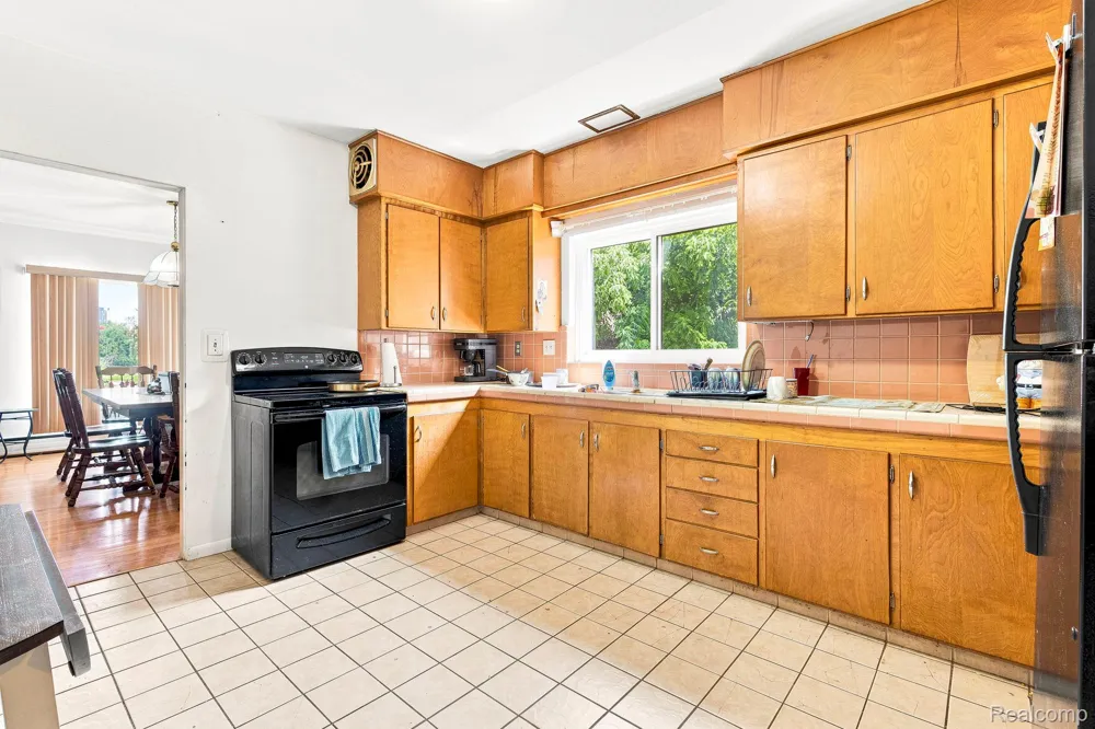 9735 Dolan Road Columbus Township, MI 48063