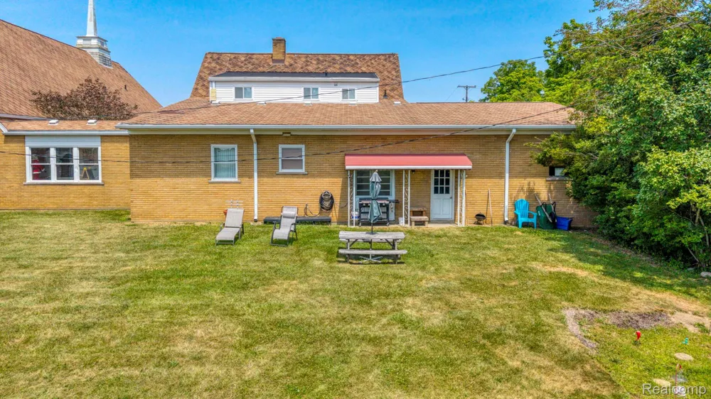 9735 Dolan Road Columbus Township, MI 48063