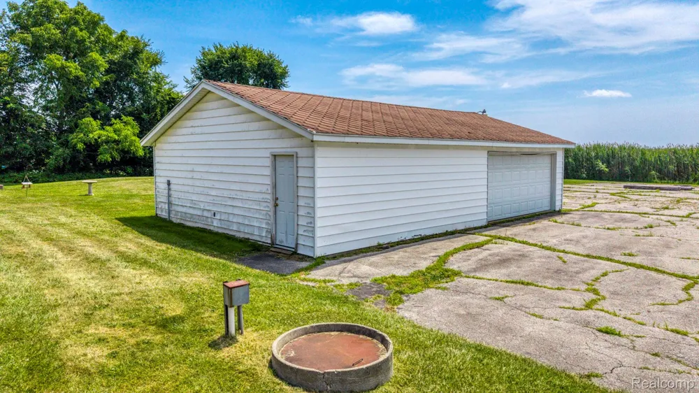 9735 Dolan Road Columbus Township, MI 48063