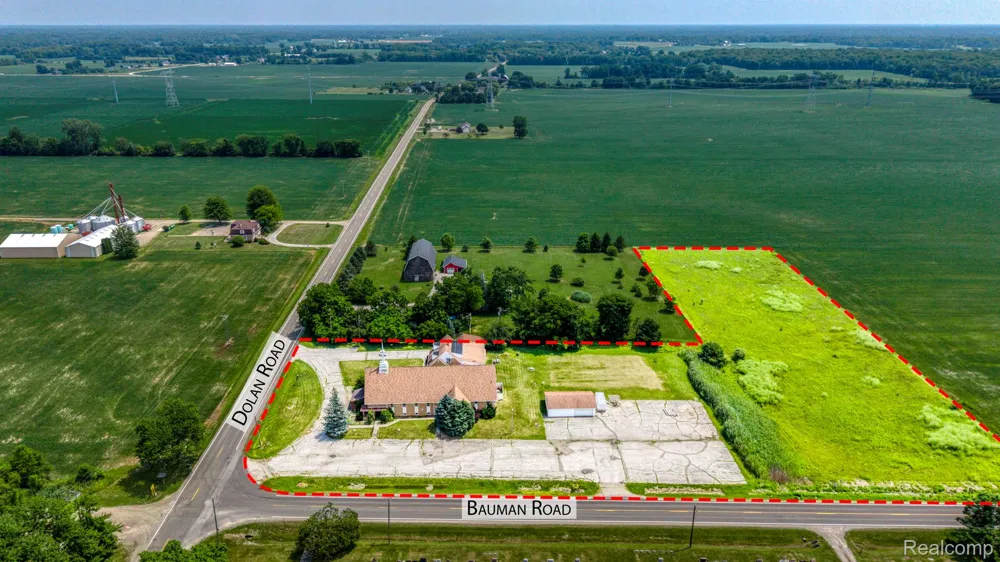 9735 Dolan Road Columbus Township, MI 48063