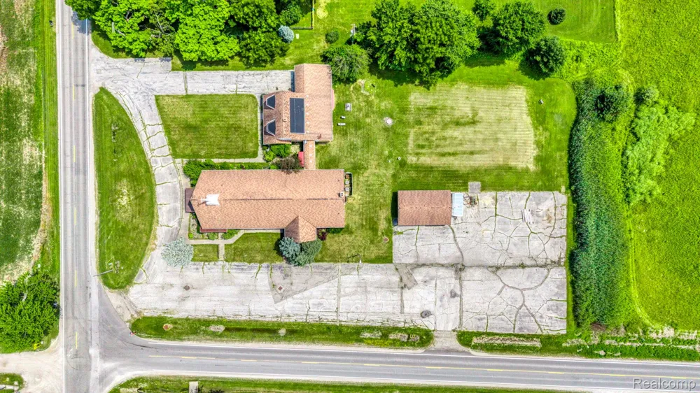 9735 Dolan Road Columbus Township, MI 48063