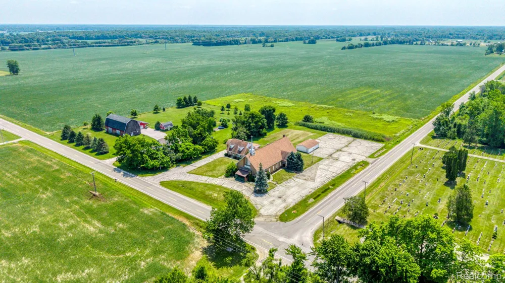 9735 Dolan Road Columbus Township, MI 48063