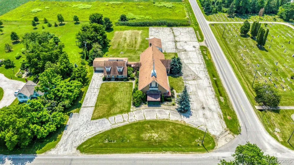 9735 Dolan Road Columbus Township, MI 48063
